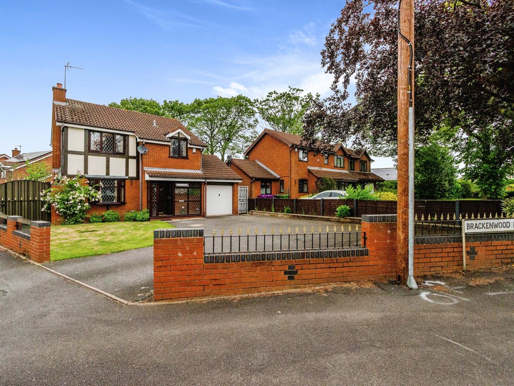 3 bed detached house for sale in Brackenwood Drive, Wolverhampton WV11