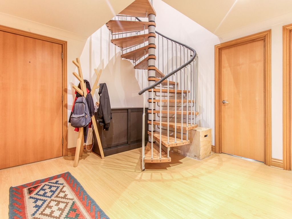 3 bed penthouse for sale in Canute Road, Charter House SO14, £350,000