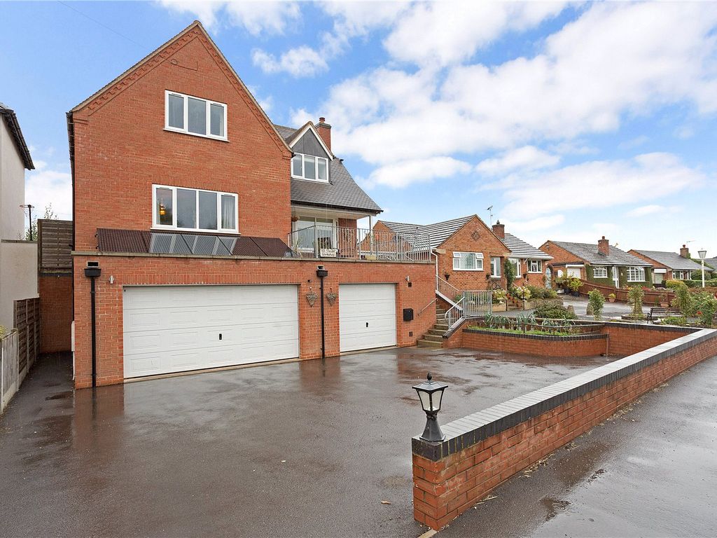 3 bed detached house for sale in Luddington Road, StratfordUponAvon