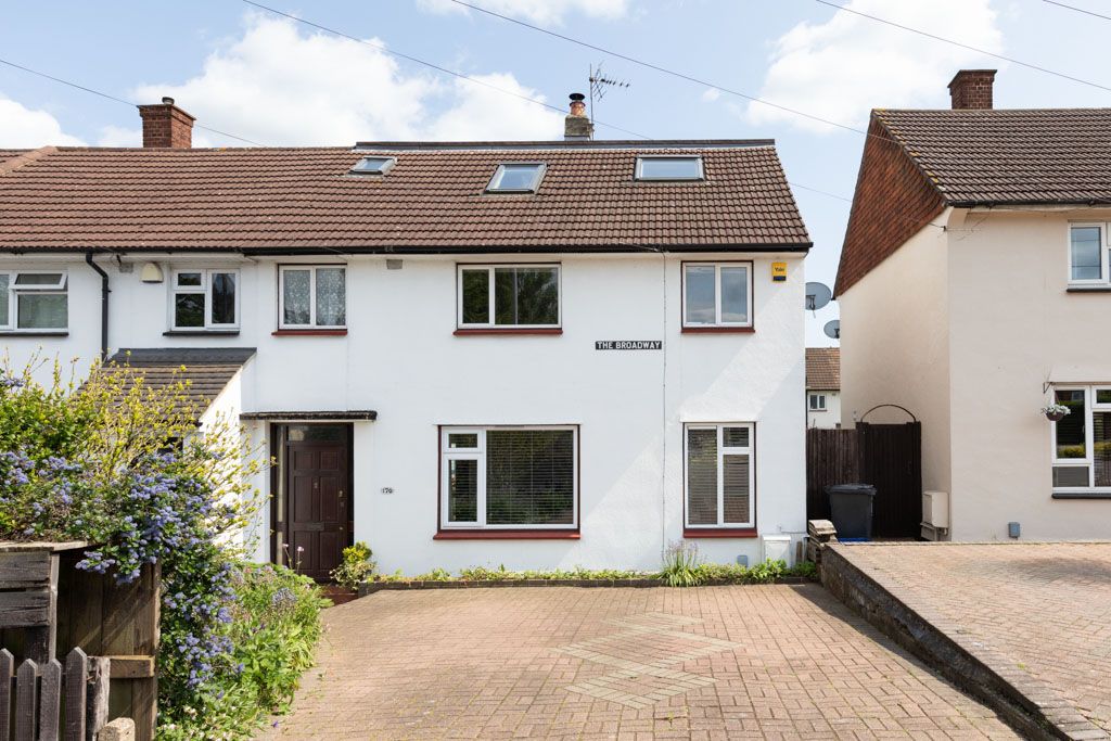 3 bed end terrace house for sale in The Broadway, Loughton, Essex IG10