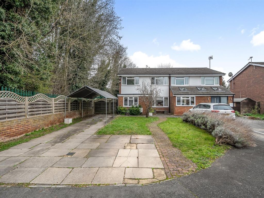 4 bed semidetached house for sale in Forlease Drive, Maidenhead SL6, £