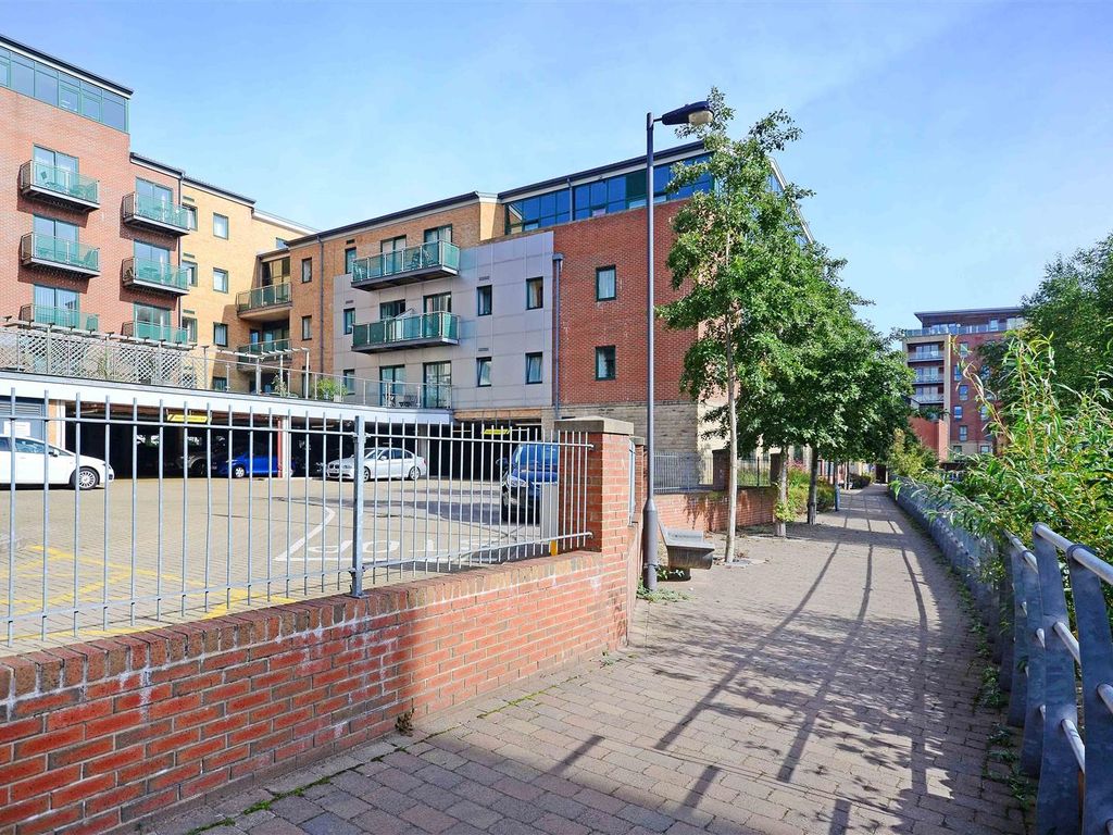 2 bed flat to rent in 211 Ecclesall Road, Sheffield S11, £1,300 pcm