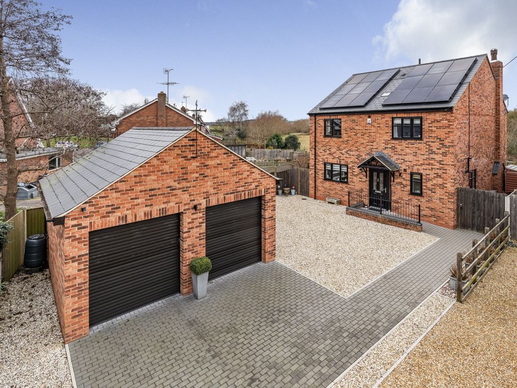 4 bed detached house for sale in Worcester Road, Wyre Piddle, Pershore