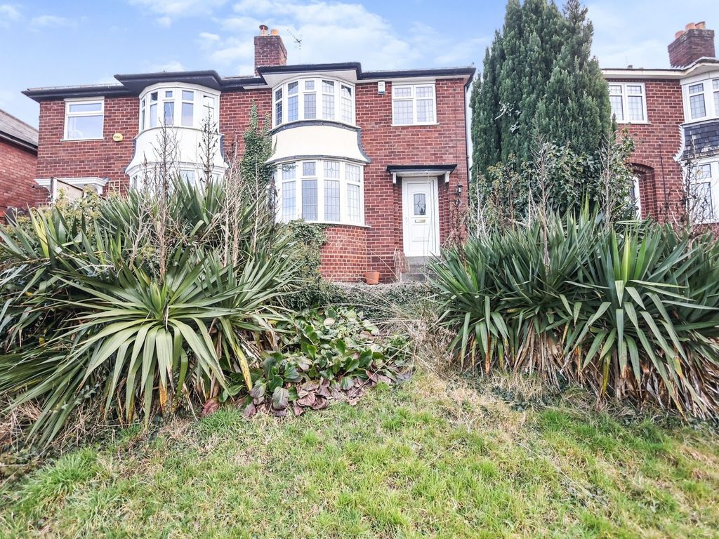 3 bed semidetached house for sale in Hillside Avenue, Rowley Regis B65