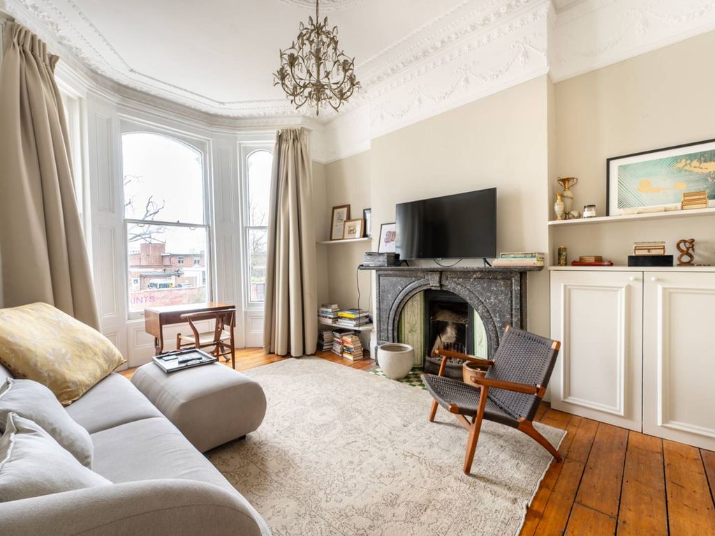 1 bed flat to rent in St Charles Square, North Kensington, London W10
