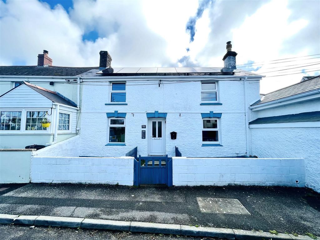3 bed terraced house to rent in Station Road, St. Newlyn East, Newquay