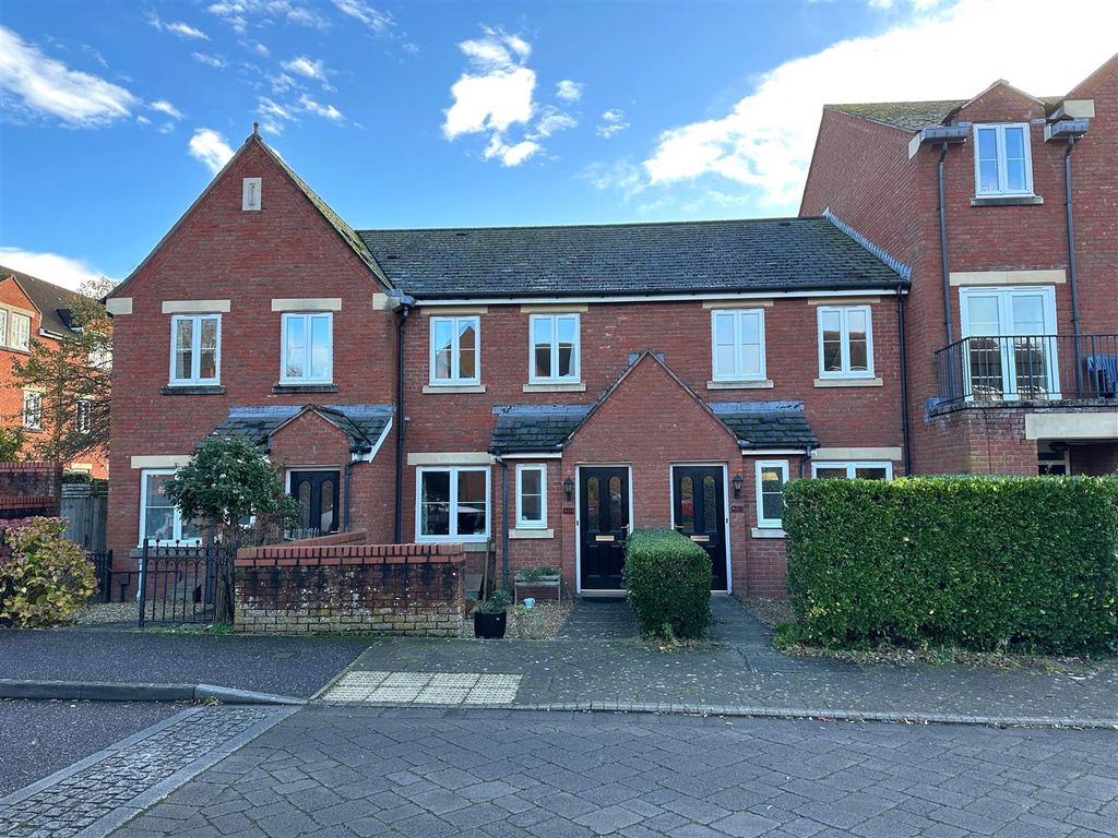 3 bed terraced house to rent in Gras Lawn, St. Leonards, Exeter EX2, £