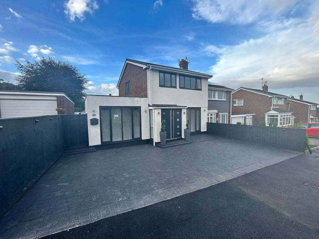 3 bed semidetached house for sale in Hillcrest Drive, Dunston