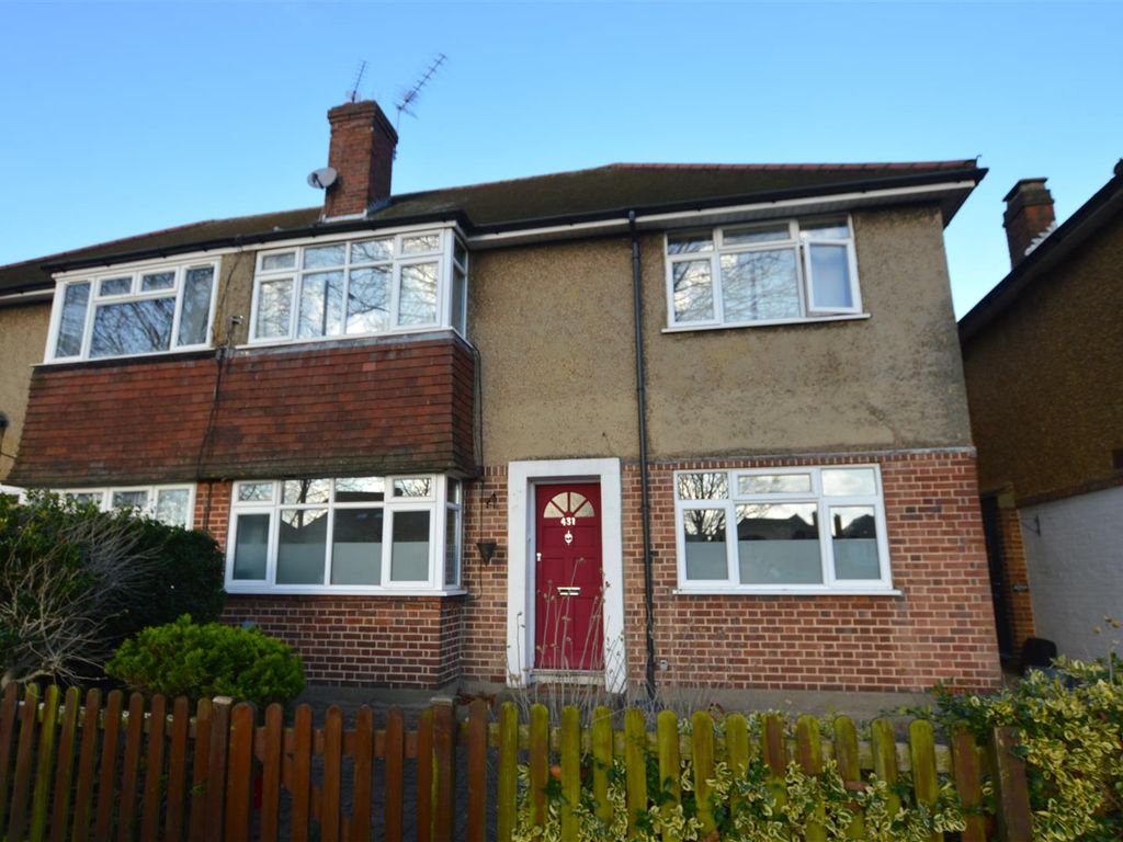 2 bed for sale in Chertsey Road, Twickenham TW2, £375,000