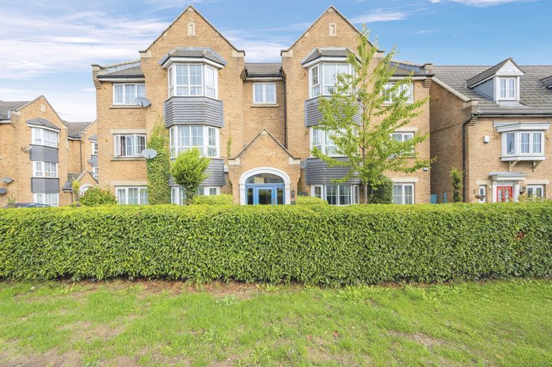 2 bed flat for sale in Luton Road, Dunstable LU5 Zoopla
