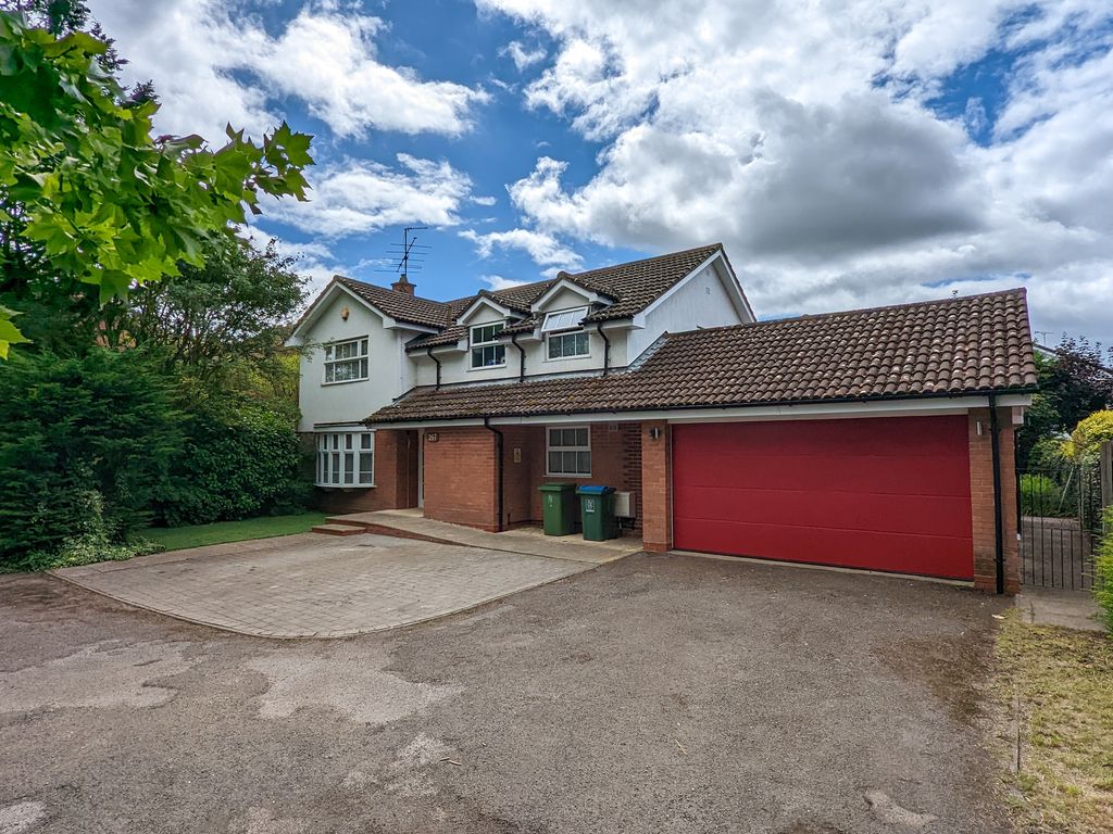 4 bed detached house to rent in Wendover Road, Aylesbury HP21, £2,250