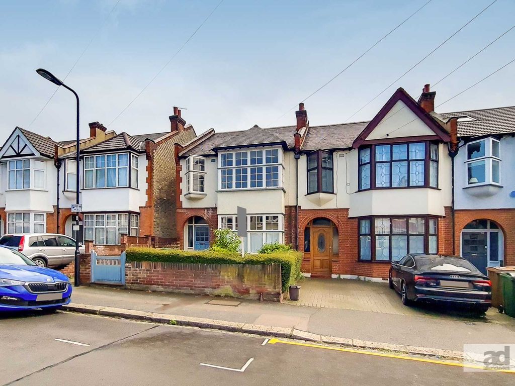 3 bed property for sale in Forest Drive West, Leytonstone E11 Zoopla