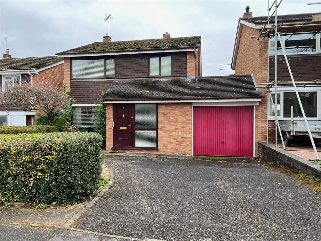 4 bed detached house for sale in Wolverley Avenue, Stourbridge DY8, £