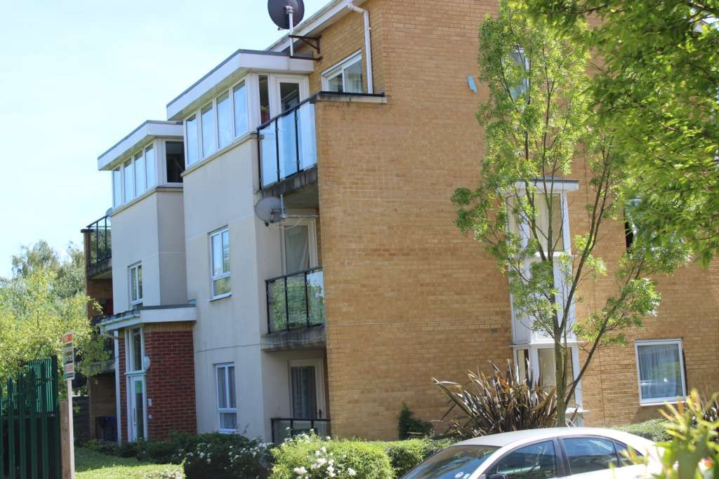 2 bed flat to rent in Erebus Drive, West Thamesmead SE28, £1,500 pcm