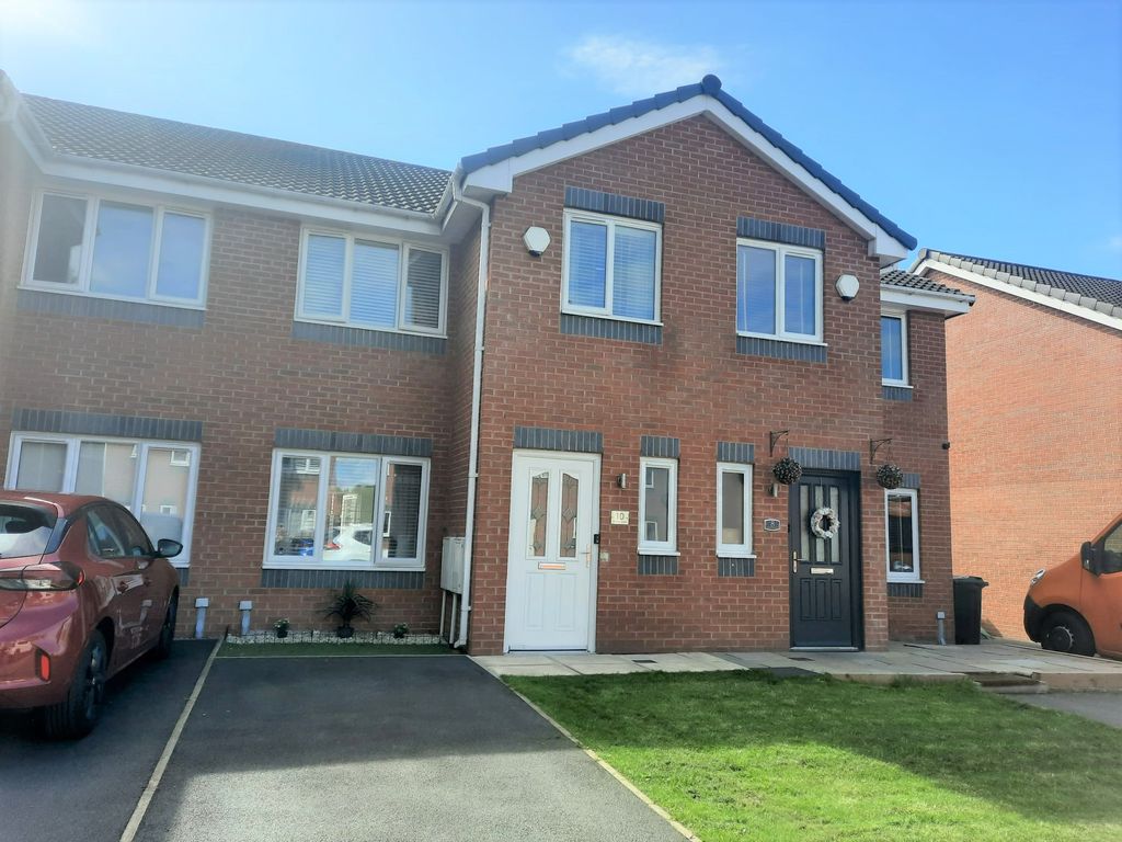 Johnstone Close, Oldham OL1  