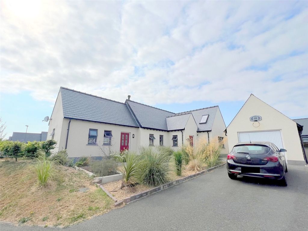 4 bed detached house for sale in Juniper Close, Eastmoor Park, Cuffern