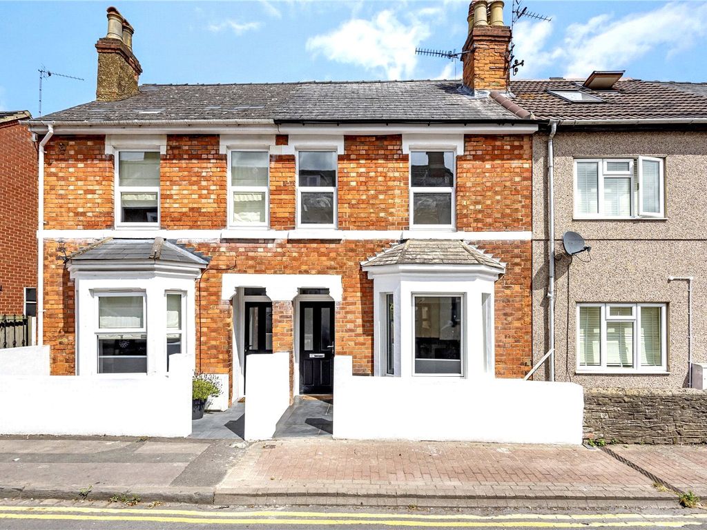 3 bed terraced house for sale in North Street, Old Town, Swindon SN1, £