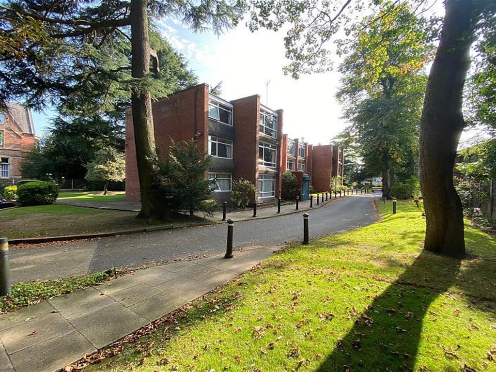 2 bed flat to rent in Moss Manor, The Avenue, Sale M33, £1,100 pcm Zoopla