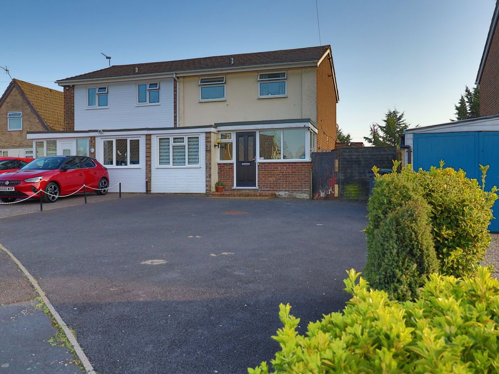 3 bed semidetached house for sale in St. Leonards Close, Scole, Diss