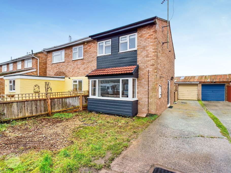 3 bed semidetached house for sale in Ecroyd Park, Hereford HR4 Zoopla