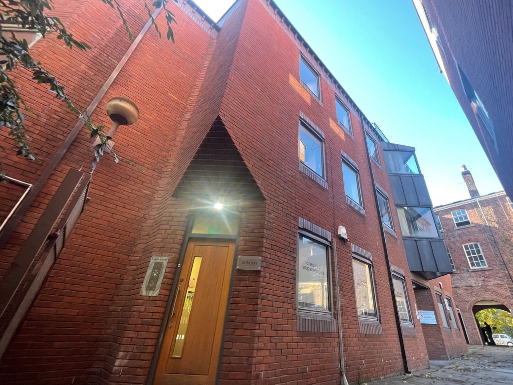 3 Park Court, Park Cross Street, Leeds LS1  