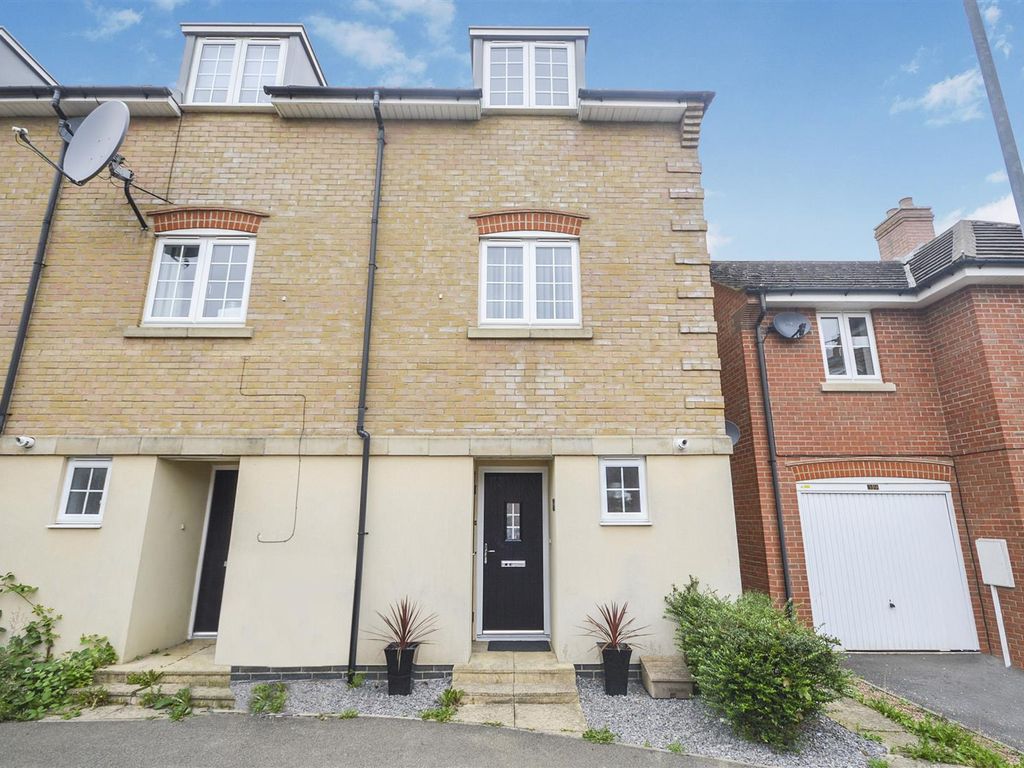 4 bed terraced house to rent in Gabriel Crescent, Lincoln LN2, £1,150 pcm Zoopla