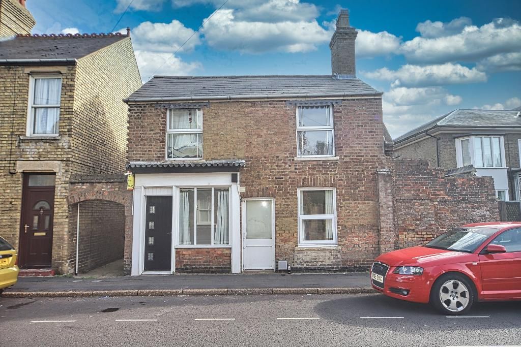5 bed semidetached house for sale in London Road, Chatteris, Cambs