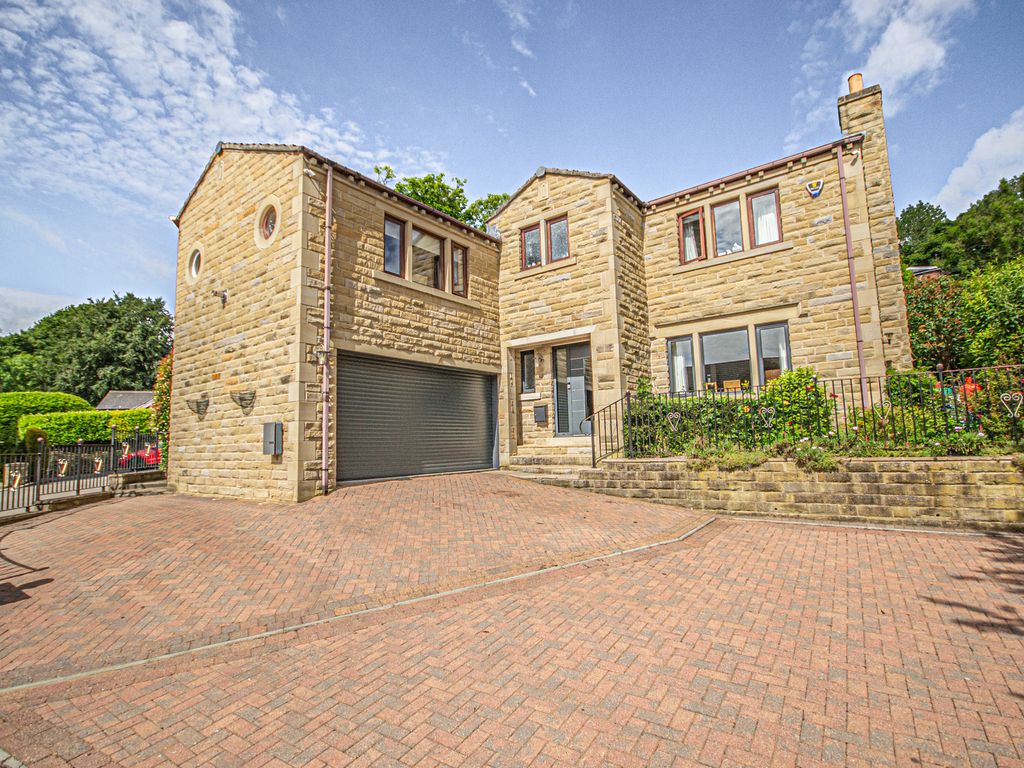 5 bed detached house for sale in St. Helens Field, Almondbury