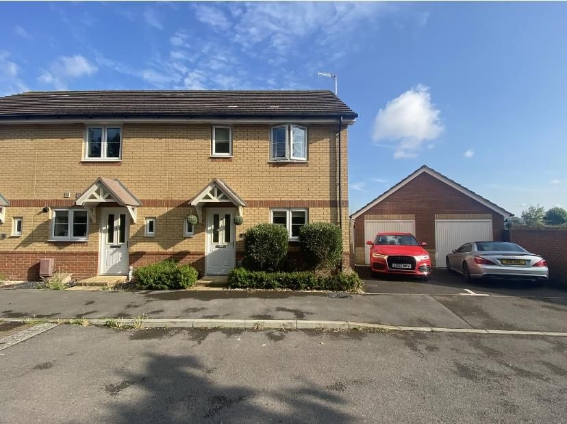 3 bed end terrace house for sale in Adlington Gardens, Bognor Regis