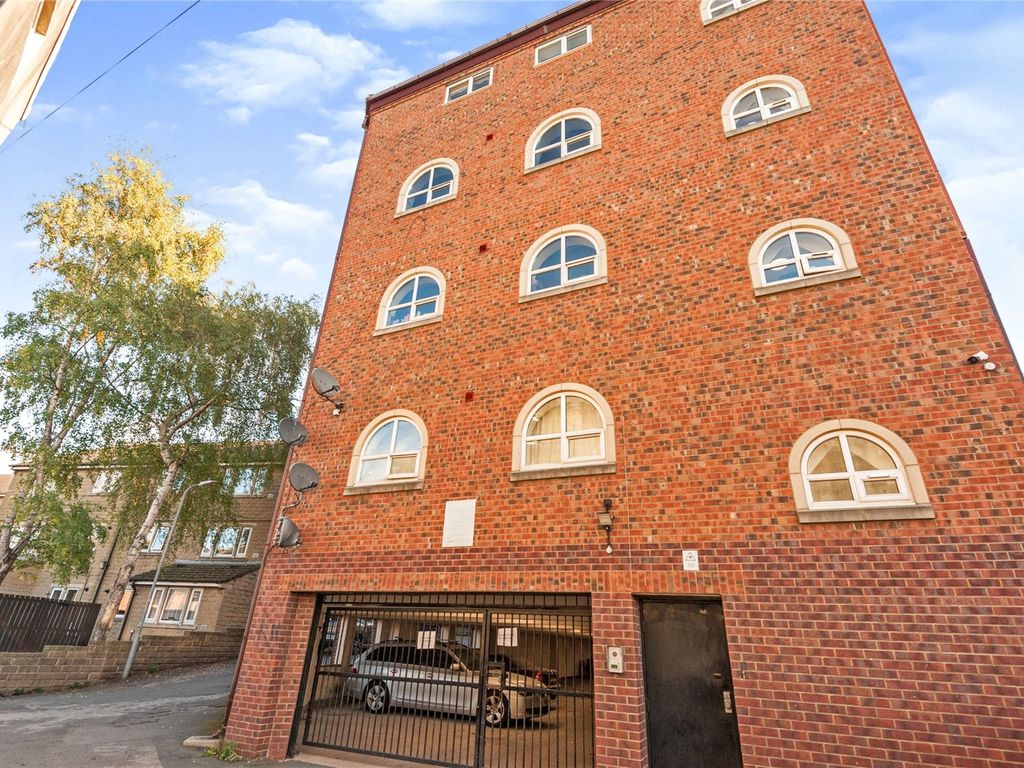 2 bed flat for sale in Back Lane, Heckmondwike, West Yorkshire WF16