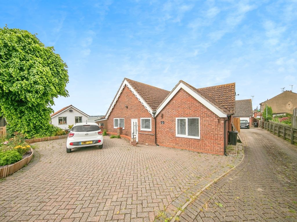 3 bed detached bungalow for sale in St. Augustines Court, Hill Road