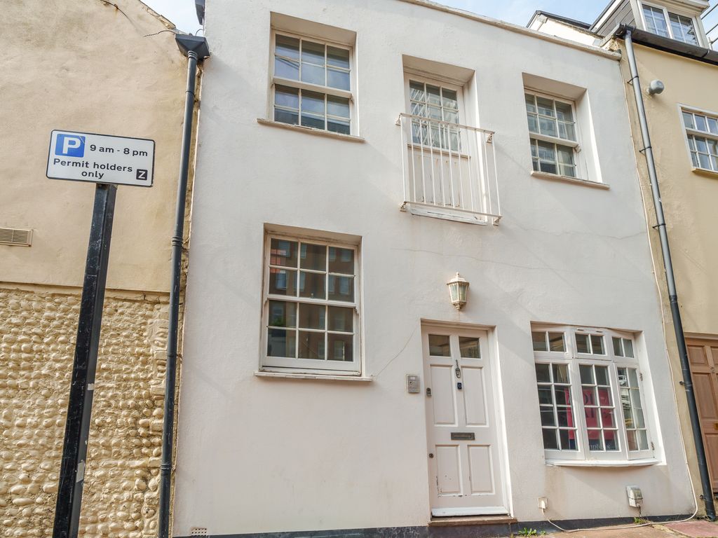 2 bed mews house for sale in Queensbury Mews, Brighton BN1, £500,000