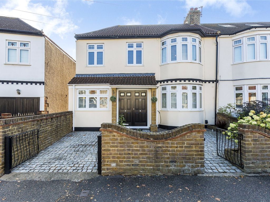 4 bed end terrace house for sale in Lyndhurst Drive, Hornchurch RM11, £