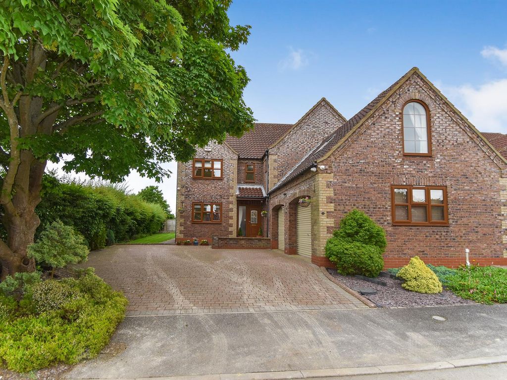 5 bed detached house for sale in Applefields, Wrawby, Brigg DN20, £