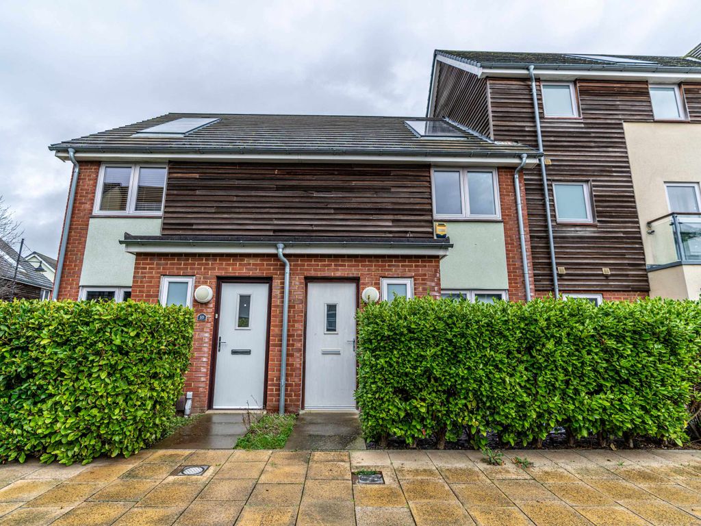 2 bed terraced house to rent in Henrietta Chase, St Marys Island