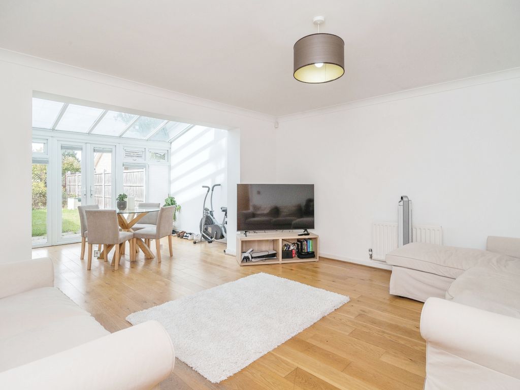 3 bed terraced house for sale in Southwell Close, Chafford Hundred