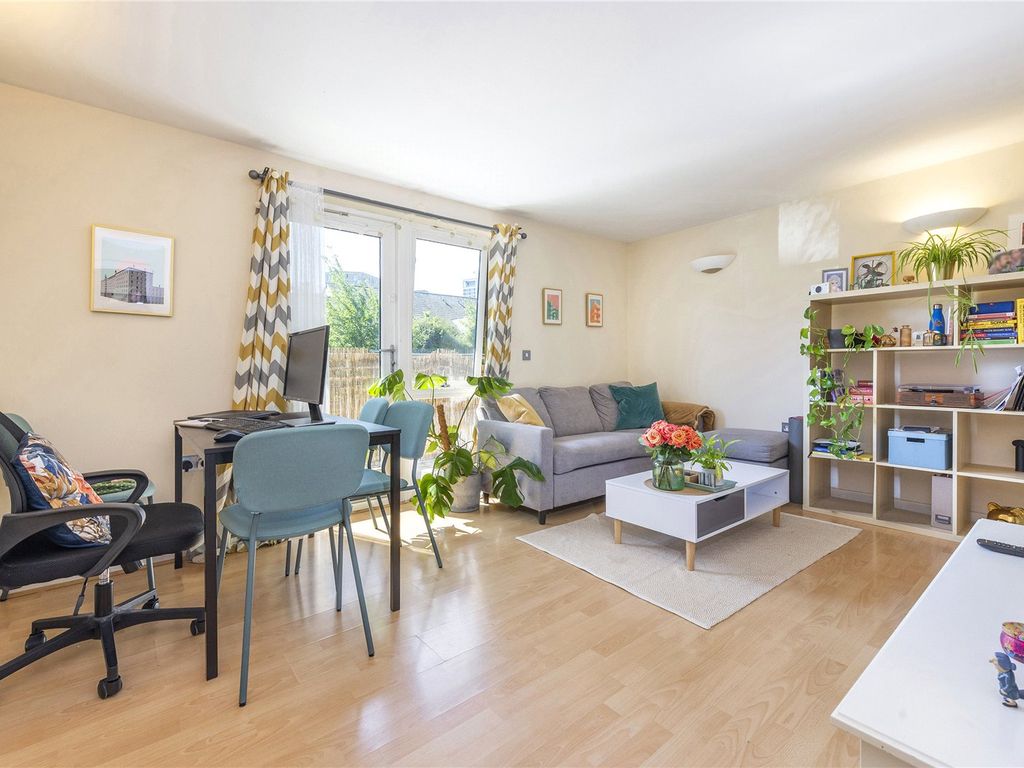 2 bed flat for sale in Wellington Square, Islington, London N1 Zoopla