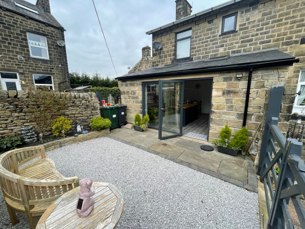 3 bed end terrace house for sale in Beech Street, Steeton, Keighley