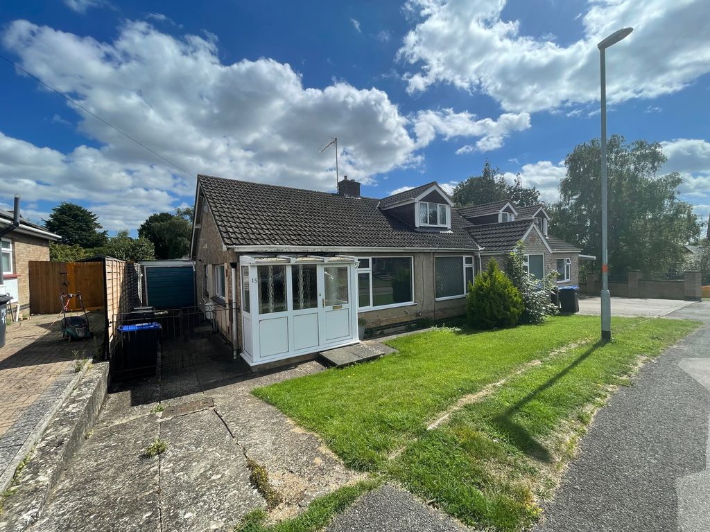 2 bed semidetached bungalow for sale in Homestead Rise, Wootton