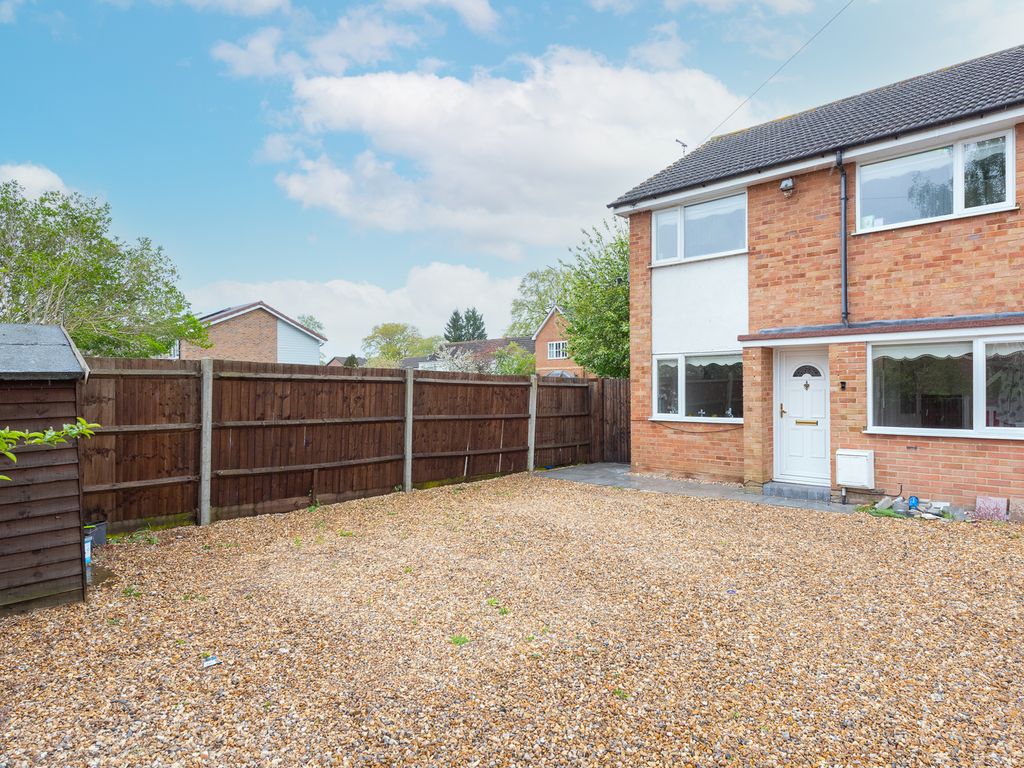 4 bed end terrace house for sale in Victoria Road, Owlsmoor, Sandhurst