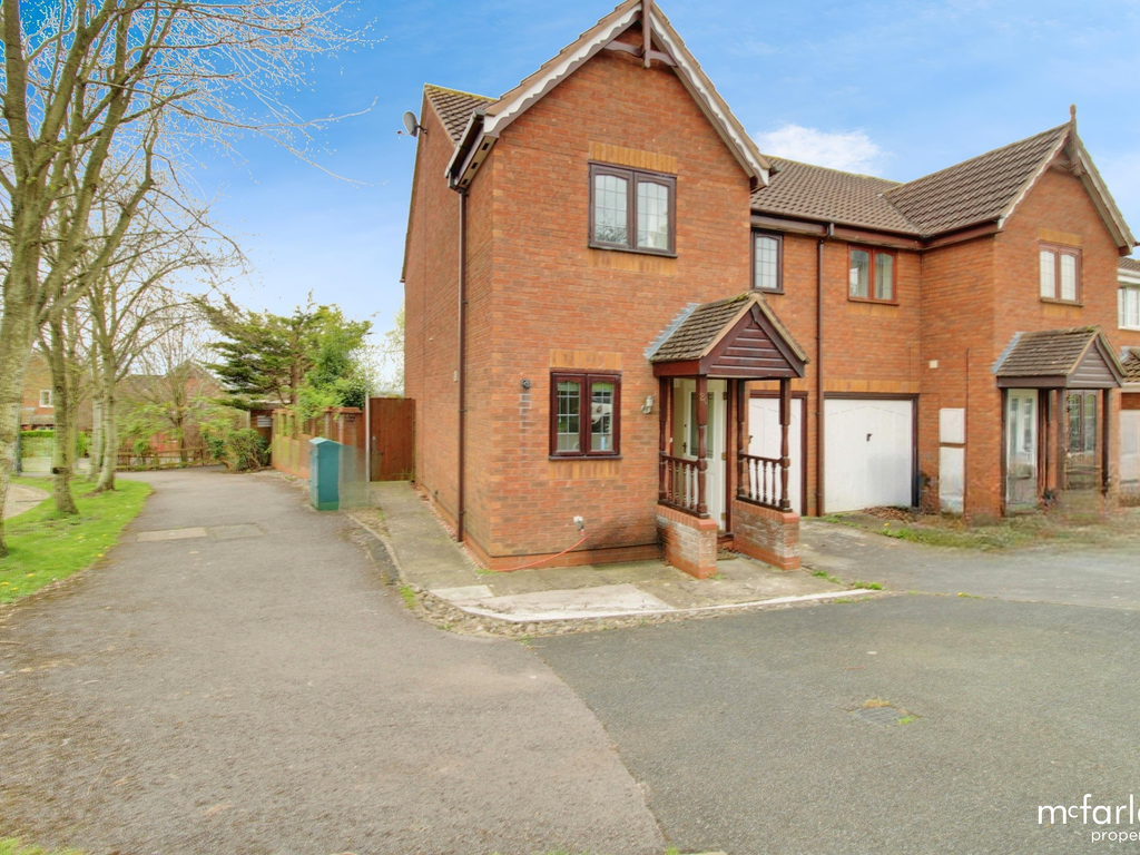 3 bed end terrace house for sale in Gilman Close, Swindon, Wiltshire