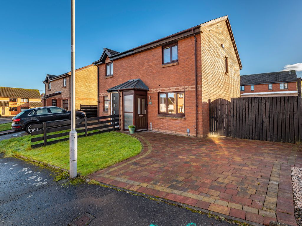 3 bed semidetached house for sale in Letham Oval,