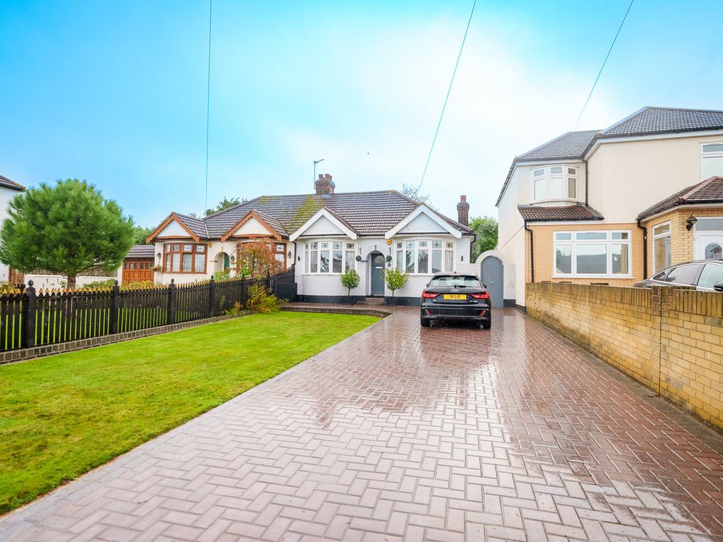2 bed semidetached bungalow for sale in Patricia Drive, Hornchurch