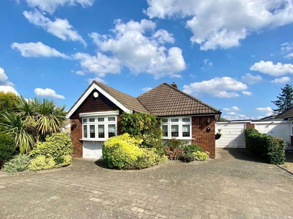 2 bed detached bungalow for sale in Colston Crescent, Goffs Oak