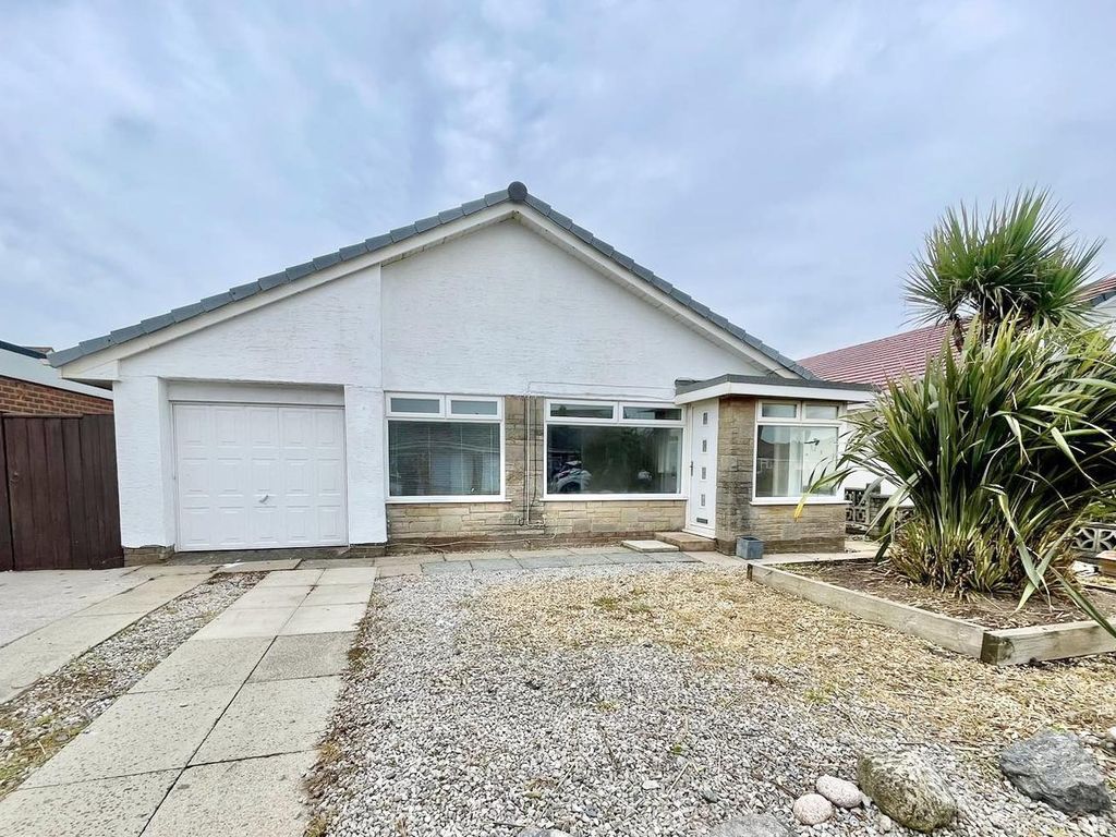 3 bed bungalow for sale in Bentham Avenue, Fleetwood FY7, £215,000 Zoopla