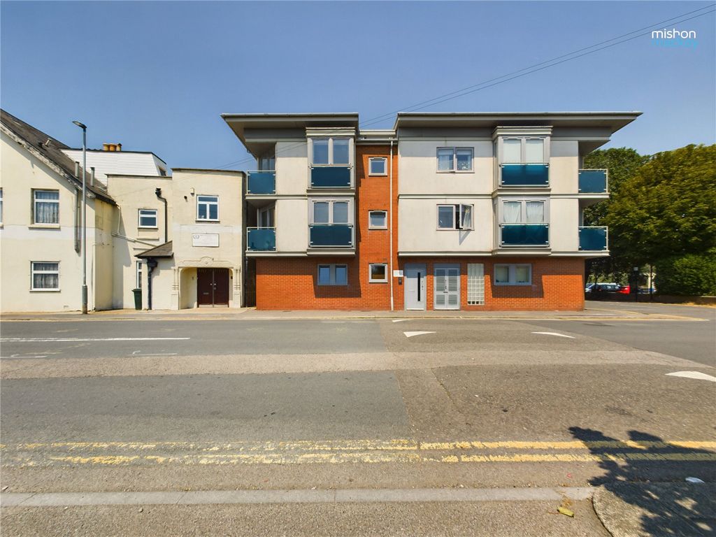 2 bed flat for sale in Victoria Road, Portslade, East Sussex BN41, £ ...