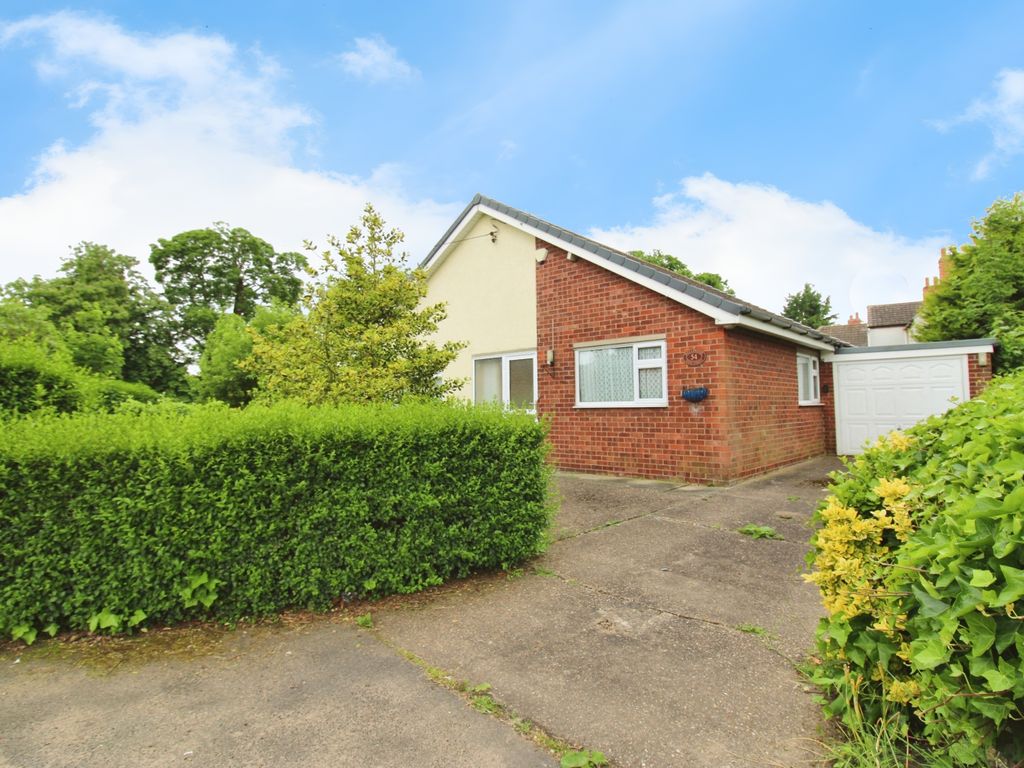 4 bed detached bungalow for sale in High Street, Marton, Gainsborough