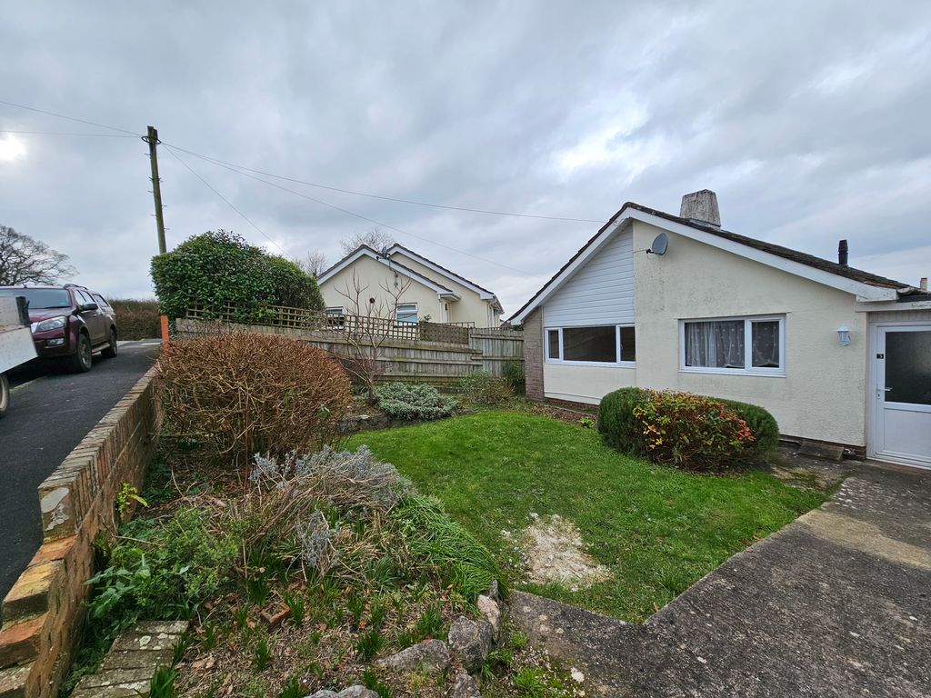 3 bed detached bungalow to rent in Orchard Drive, Newton Abbot TQ12, £