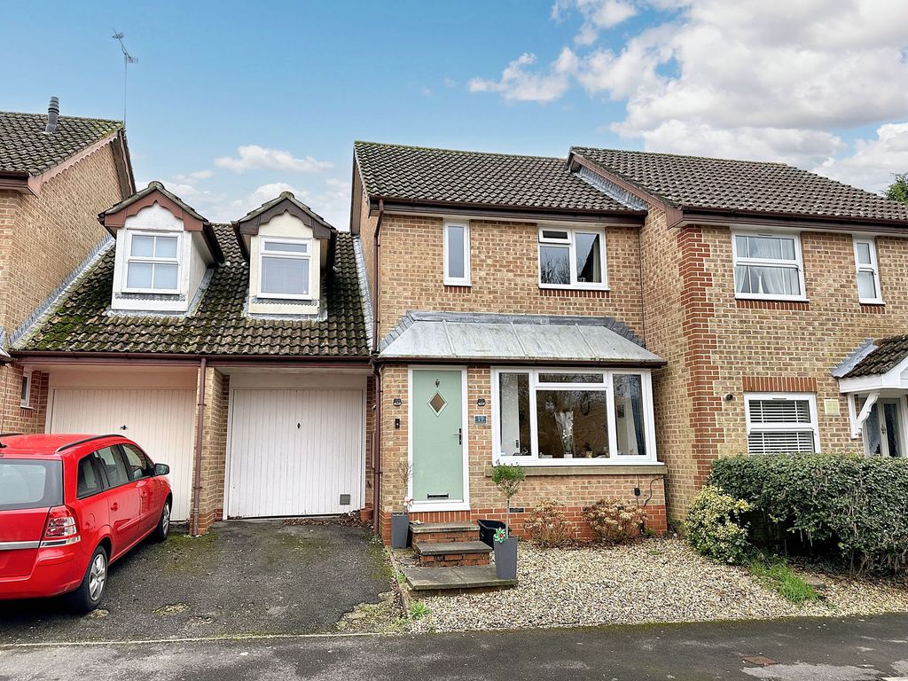 3 bed semidetached house for sale in Vaughan Road, Dibden SO45, £340,000 Zoopla