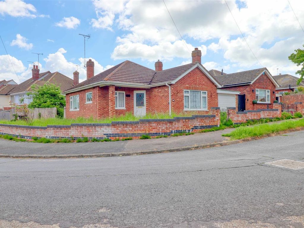 2 bed bungalow for sale in Hillside Crescent, HollandOnSea, Clacton